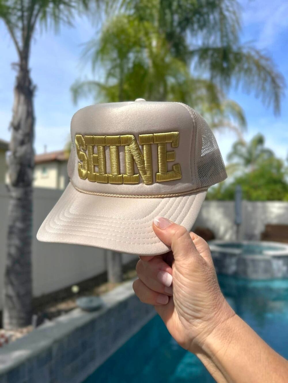SHINE Trucker